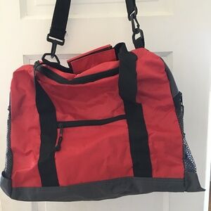 Host Pick: Large Nylon Travel/Gym/Overnight  Bag